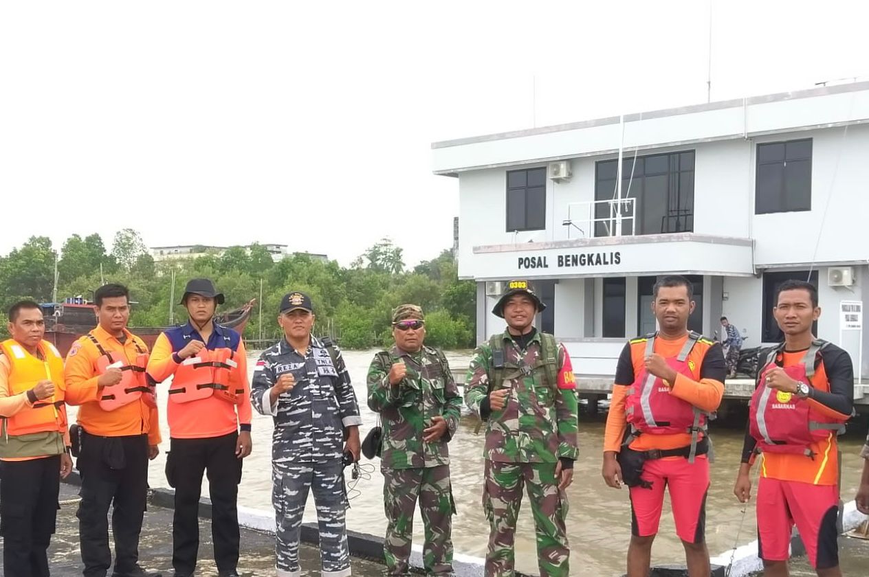 POS TNI AL Bengkalis Laksanakan SAR Laka Laut di Perairan Selat Padang Bengkalis