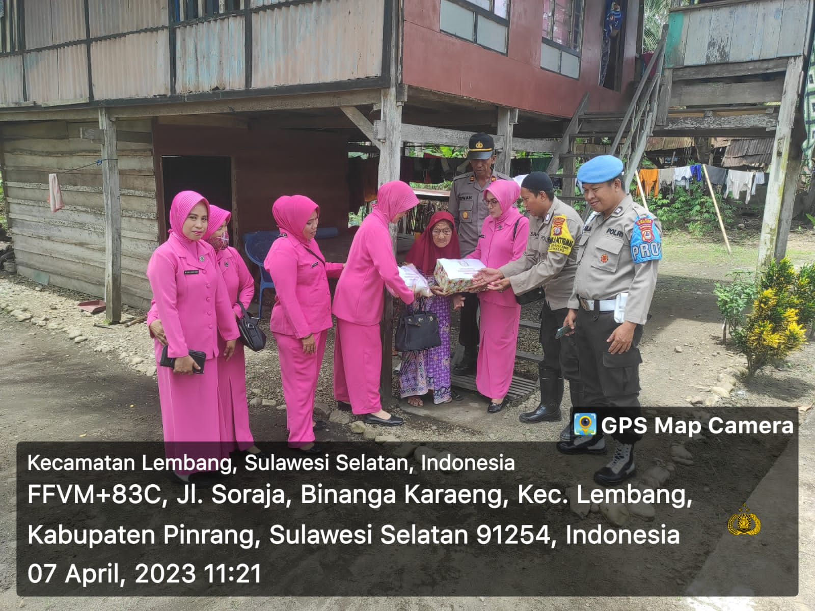 Baksos Ramadhan 1444 H Program Bhayangkari Peduli Pengurus Ranting Lembang Bersama Kapolsek Dan Personil Polsek Lembang