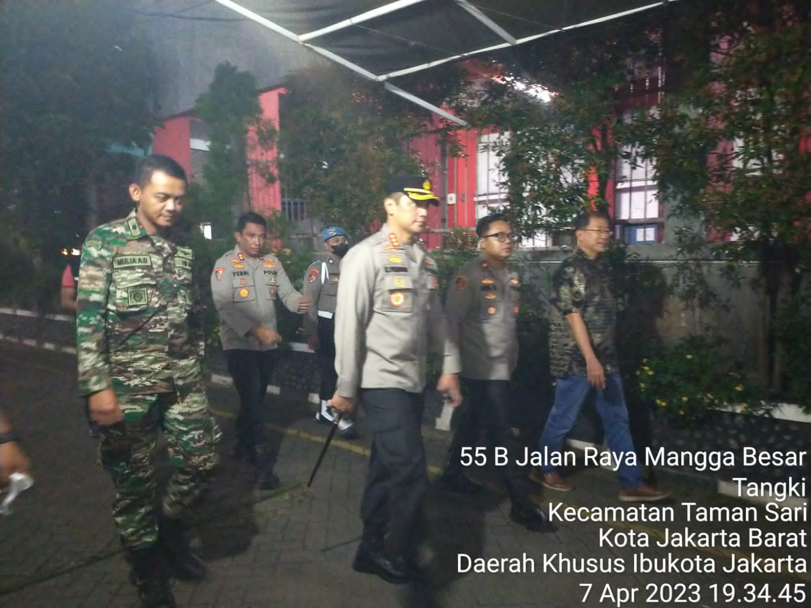 Danramil 01/Ts Bersama Kapolsek Tamansari Sambut Kunjungan Kapolres Jakarta Barat