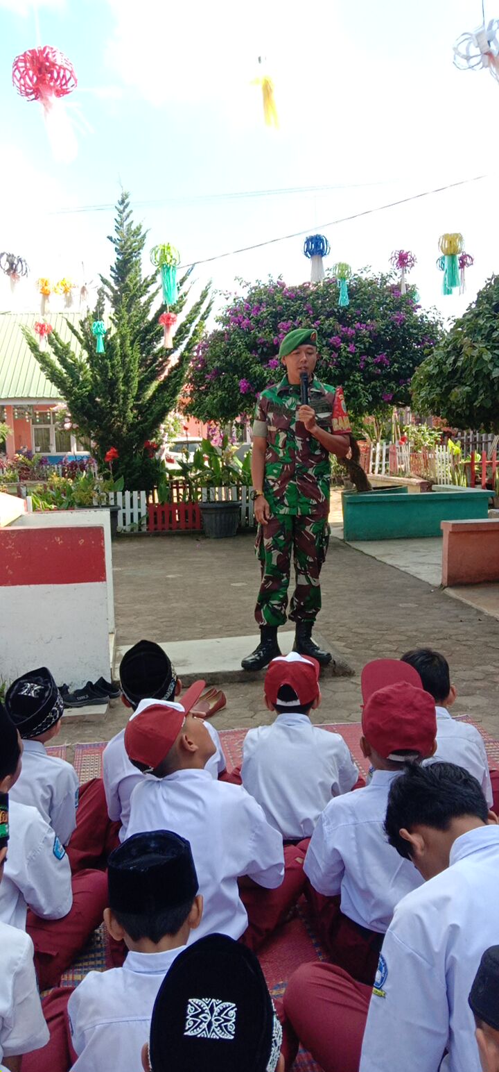 Babinsa Berikan Materi Wasbang Kepada Murid SDN-2 Puja Mulia