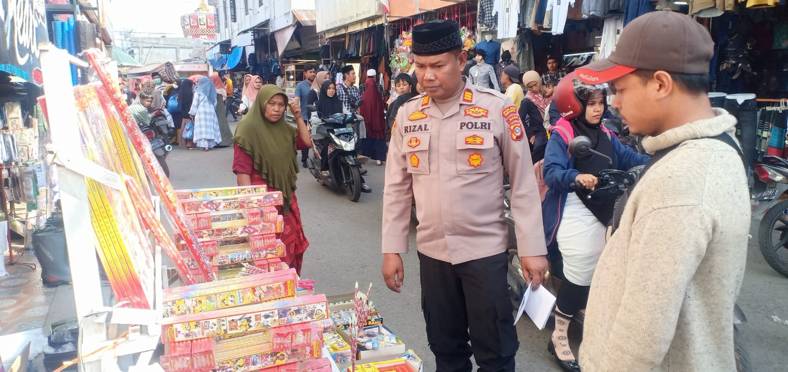 Kapolsek Bandar Lakukan Giat Monitoring Dan Pengawasan Pedagang Petasan