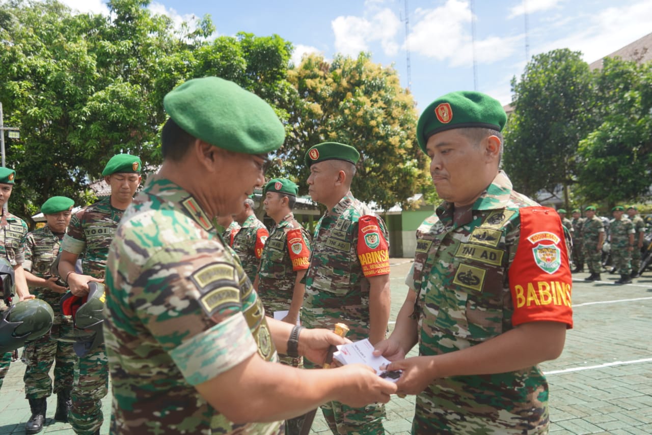 Danrem 064/MY Serahkan Kendaraan Dinas untuk Babinsa Kodim 0602/Serang dan Kodim 0623/Cilegon dari Kemenhan RI