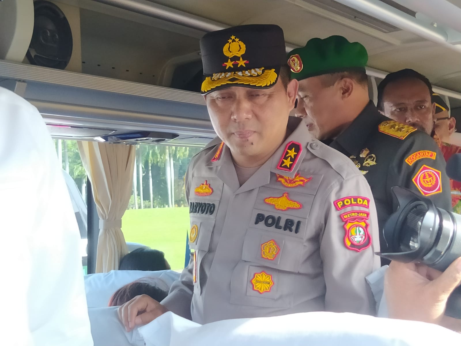 PJ Gubernur DKI Jakarta dan Kapolda Metro Jaya Berangkatkan 13.541 Pemudik Gratis dari Monas