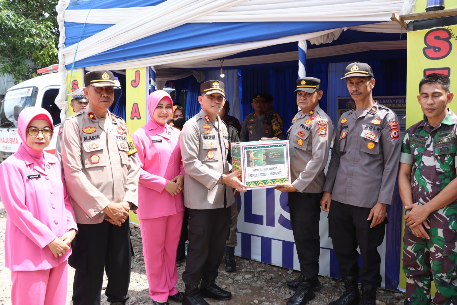 Pantau Setiap Pos dan Berbagi Parcel, AKBP Erwin Syah : Semoga Semua Personel Diberi Perlindungan dan kesehatan oleh Allah SWT