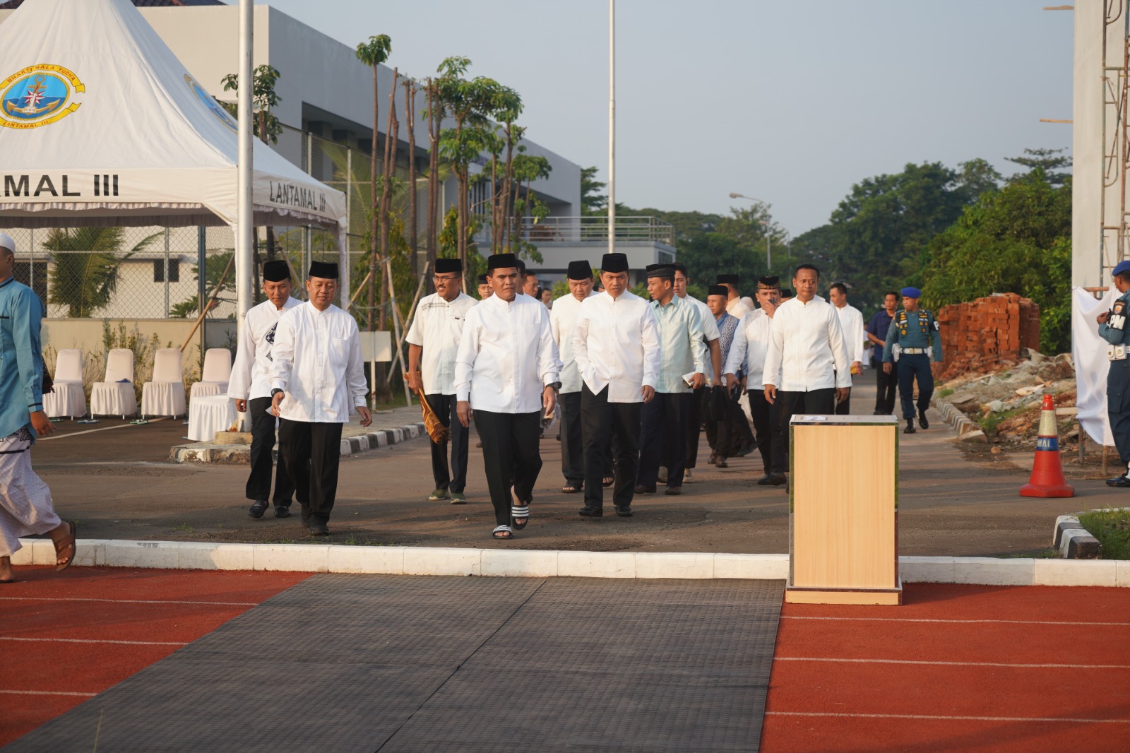 DAMPINGI KASAL, DANLANTAMAL III JAKARTA IKUTI SHOLAT IDUL FITRI BERSAMA 1444 H/2023 M