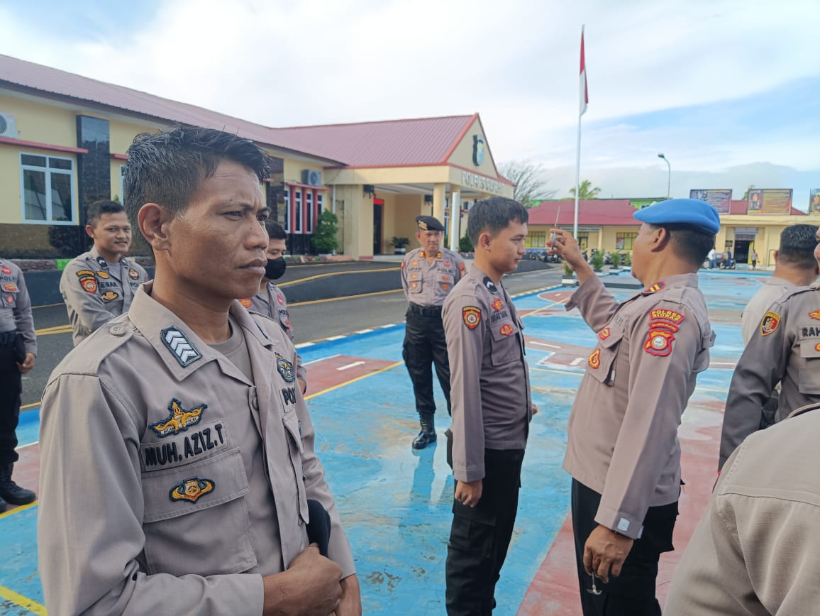 Didampingi Kasat Samapta Polres Sidrap Kasi Propam Cek Sikap Tampang Anggotanya