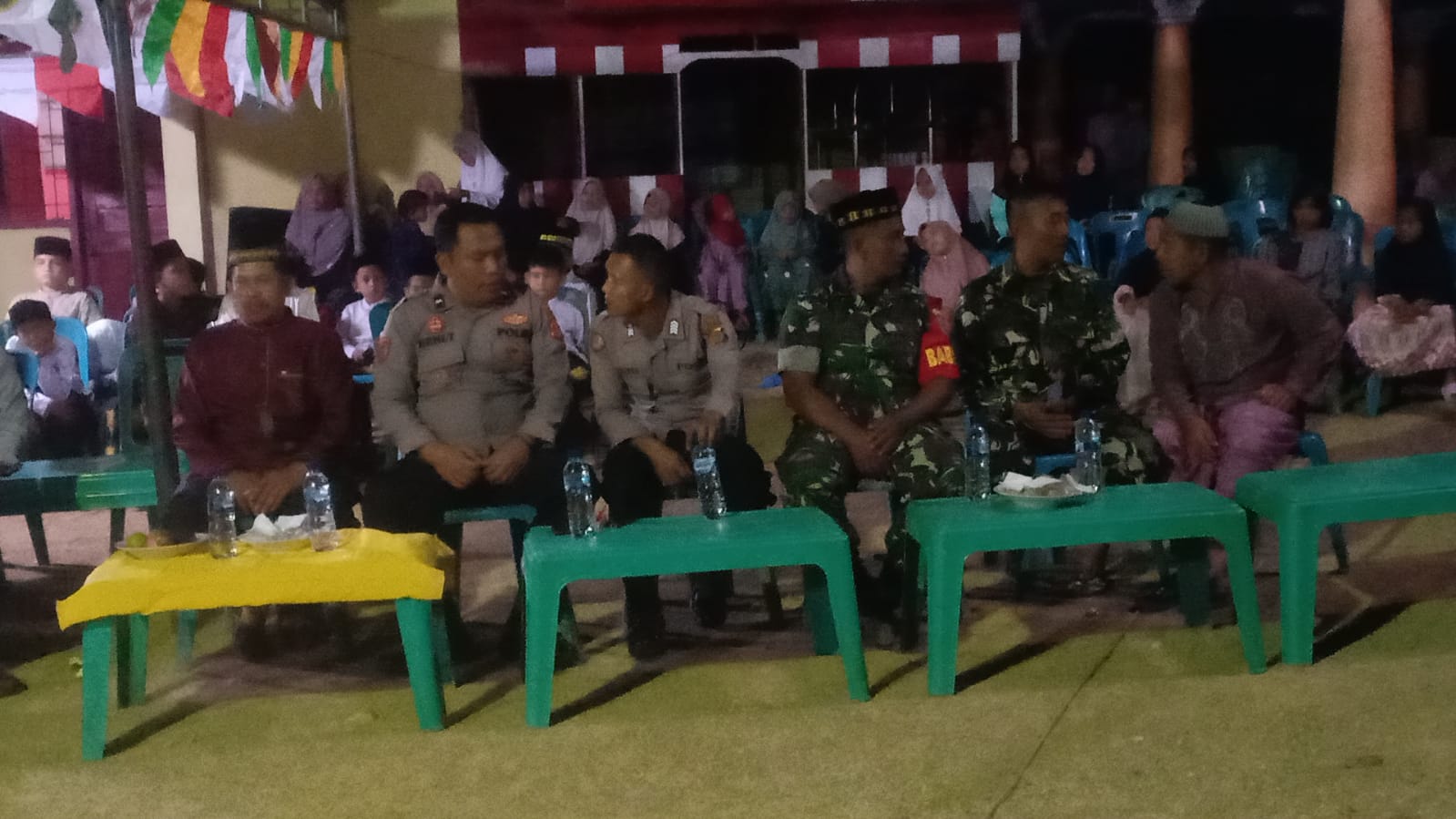 PD PII Aceh Timur Gelar Peringatan Hari Bangkit PII Ke-76 Dan Perlombaan Festival Dakwah Islami    Keizalinnews,com:  Aceh Timur Para pelajar yang tergabung dalam wadah Pelajar Islam Indonesia (PII) menggelar peringatan ke-76 Hari Bangkit PII 2023 dengan melaksanakan kegiatan Festival Dakwah Islami.   Acara digelar di Meunasah Gampong Bagok Panah Sa  Kecamatan Darul Aman Kabupaten Aceh Timur, Rabu (10/5/2023) sekaligus melaksanakan kegiatan Perlombaan Festival Dakwah Islami.  Reza Nuarif Ketua Pelajar Islam Indonesia (PII) Kabupaten Aceh Timur menjelaskan kegiatan tersebut merupakan kegiatan tahunan yang dilaksanakan oleh pengurus Daerah PII Aceh Timur.  “Kegiatan ini merupakan kegiatan tahunan yang dilaksanakan oleh pengurus Daerah Pelajar Islam Indonesia untuk memperingati moment pendirian PII, maka setiap tanggal 4 Mei diperingati sebagai Hari Bangkit PII, yakni sebagai kebangkitan dari gagasan yang sudah terakumulasi sebagai refleksi dari realitas sosial yang ada” ucap nya  Reza juga berharap dengan adanya kegiatan seperti ini dapat memperkuat tali silaturahmi antar kader PII Se Aceh Timur ” Besar harapan saya dengan adanya kegiatan seperti ini dapat memperkuat tali silaturahmi antar keder PII Se Aceh Timur” lanjut nya  Reza juga berterima kasih kepada seluruh pihak yang telah mensupport kegiatan ini terkhusus untuk Tgk. M. Yunus salah satu Anggota DPRA Fraksi Partai Aceh.(Boy)