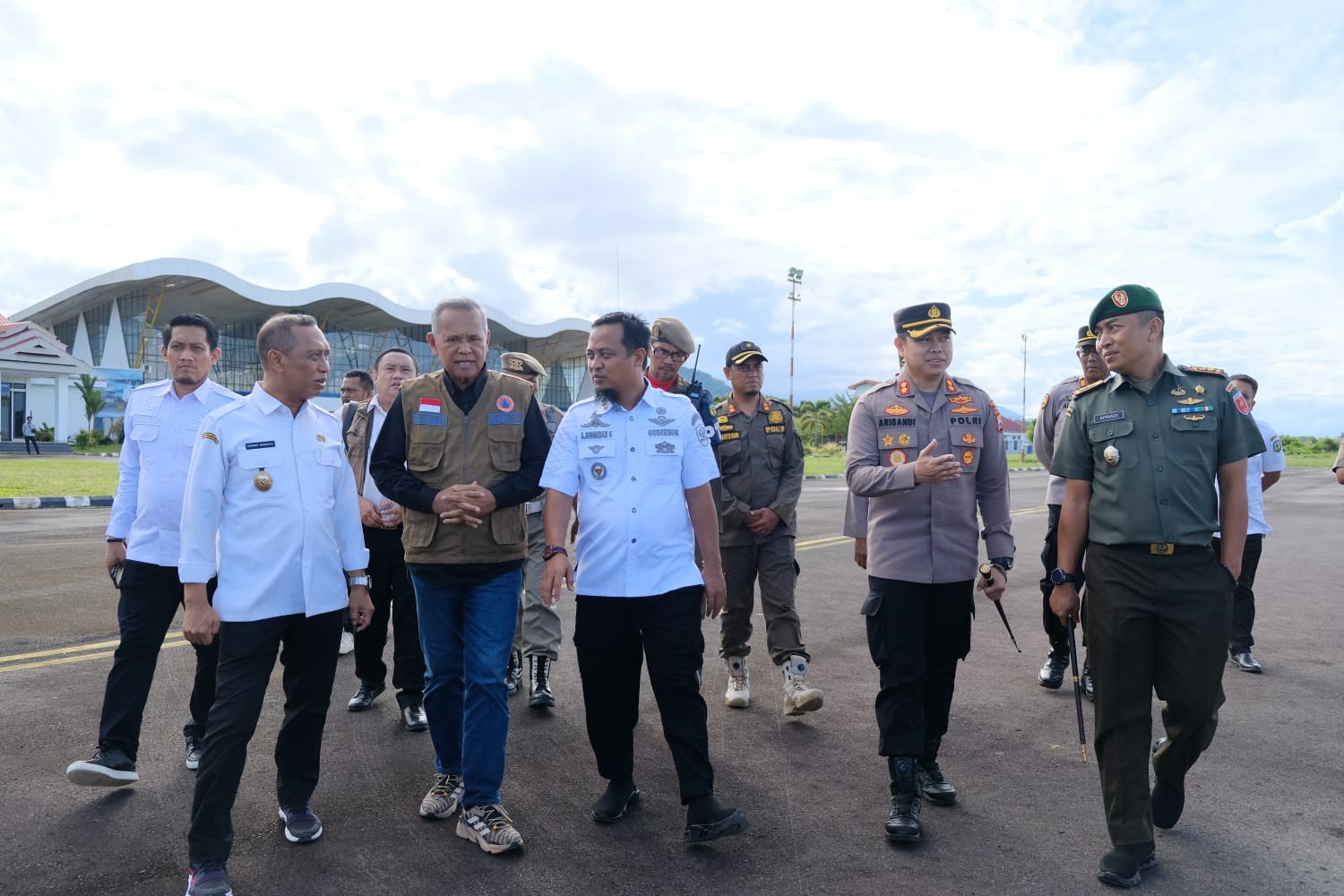 Gubernur Sulsel di Dampingi Forkopimda Luwu Beri Bantuan Korban Banjir, AKBP Arisandi : Terima Kasih Bapak Gubernur