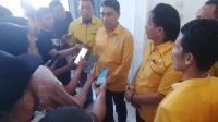 Calon Partai Golongan Karya (GOLKAR)Menunjuk kan Cahaya Kuning Nya Mendaftar Di Kantor KIV BM