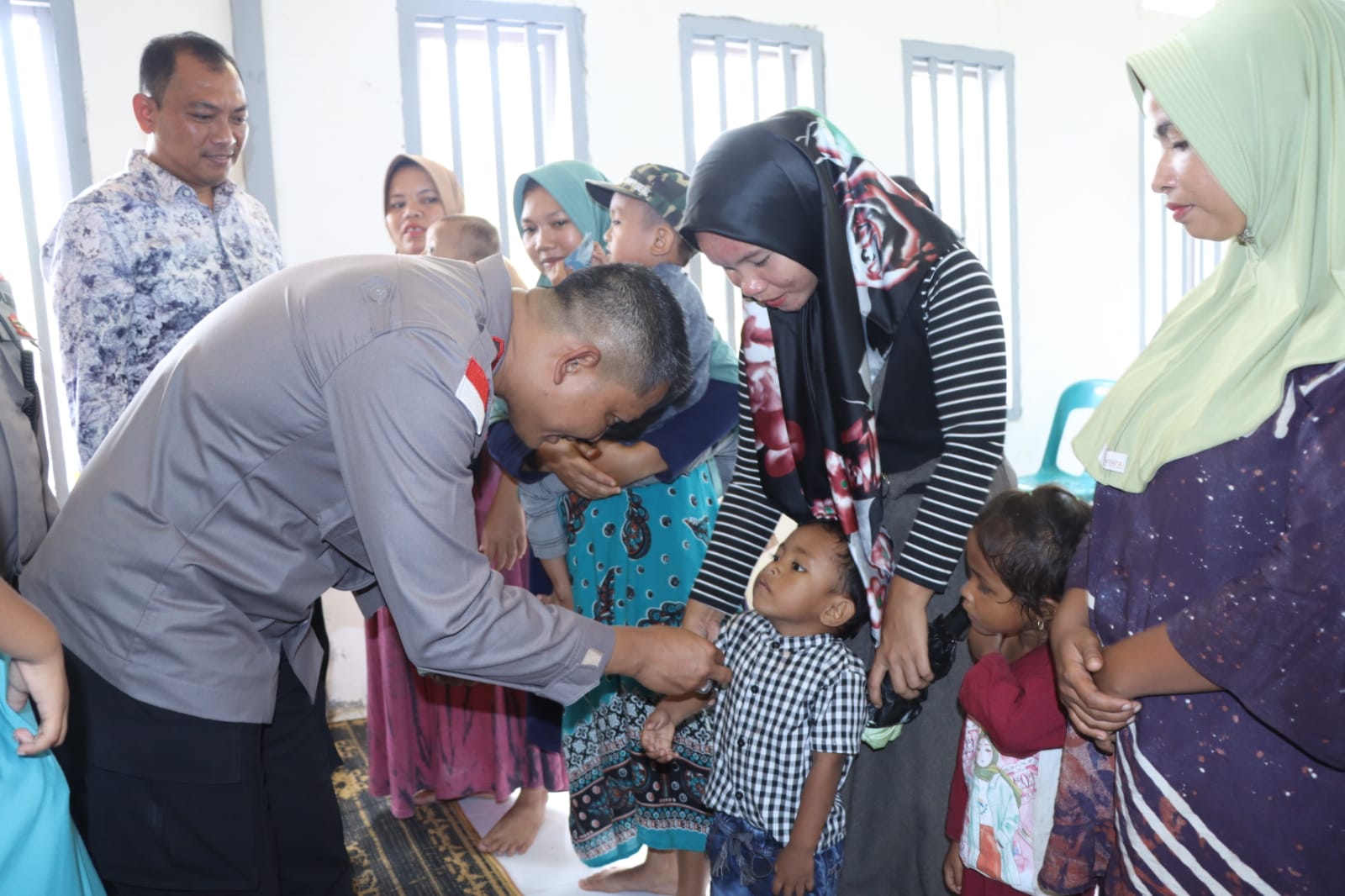 Kapolres Bener Meriah Sambangi Anak Stunting di Kecamatan Syiah Utama