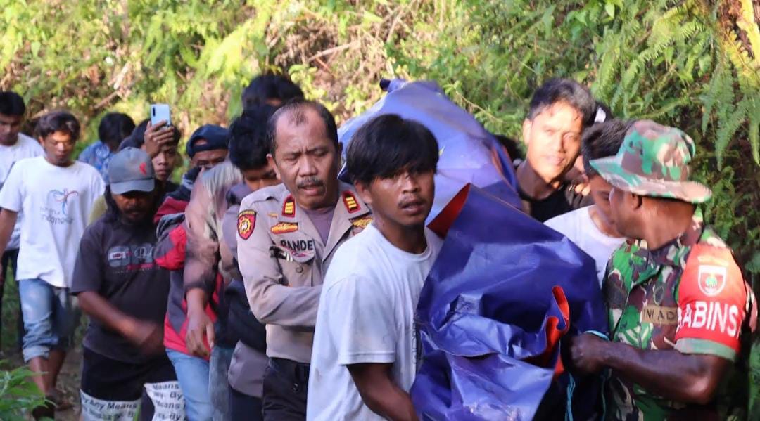 Bersama Tim Gabungan, Personel Polres Toraja Utara Berhasil Temukan 2 Korban Hanyut Di Sungai Mai’ting