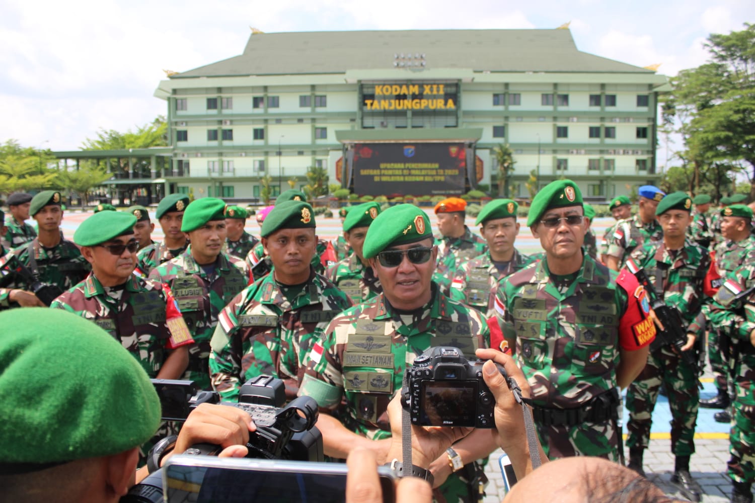 Amankan Wilayah Batas Sektor Timur Kalbar, Ini Penekanan Pangdam XII/Tpr Kepada Satgas Yonarmed 10/Roket