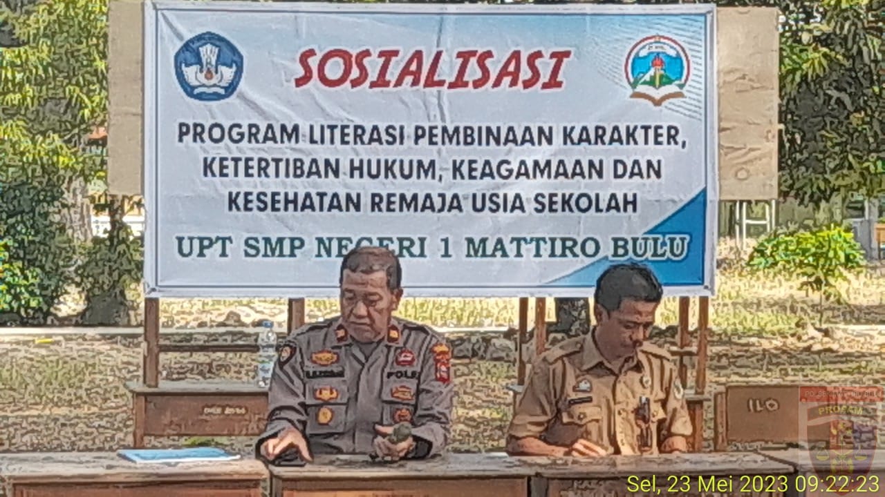 Kapolsek Mattiro Bulu Berikan Sosialisasi Tentang Bahaya Narkoba Kepada Murid SMP N 1 Mattiro Bulu