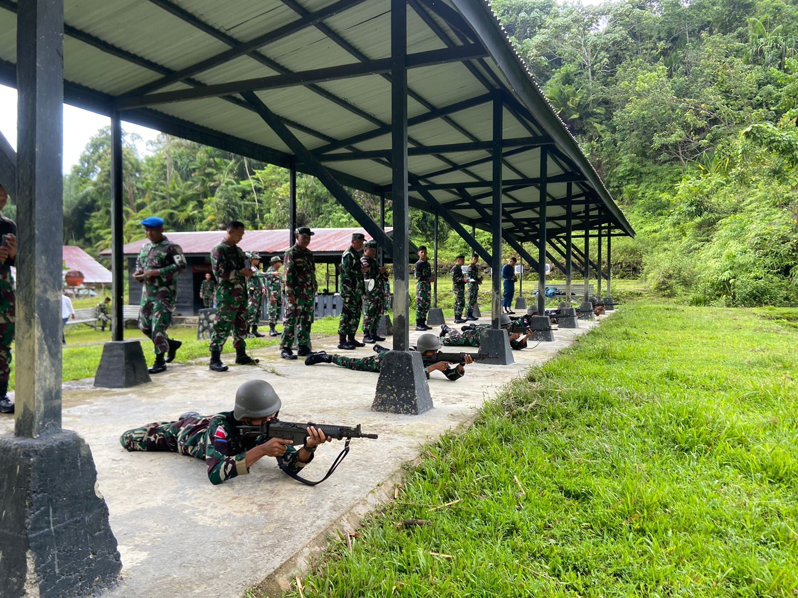 Bina Kemampuan Tempur, Prajurit Lanal Simeulue Laksanakan Latihan Menembak