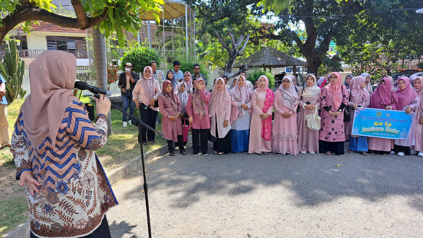 Bupati Bima Lepas Kontingen Jambore Kader PKK