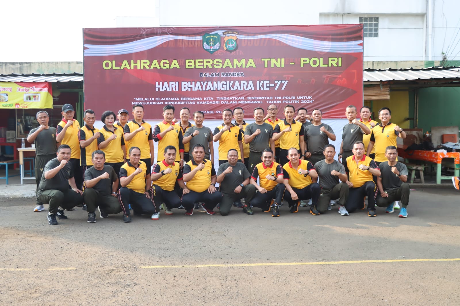 Jelang HUT Bhayangkara ke – 77, Polres Metro Bekasi Kota Bersama Kodim 0507/Bks gelar Olahraga Bersama TNI – Polri