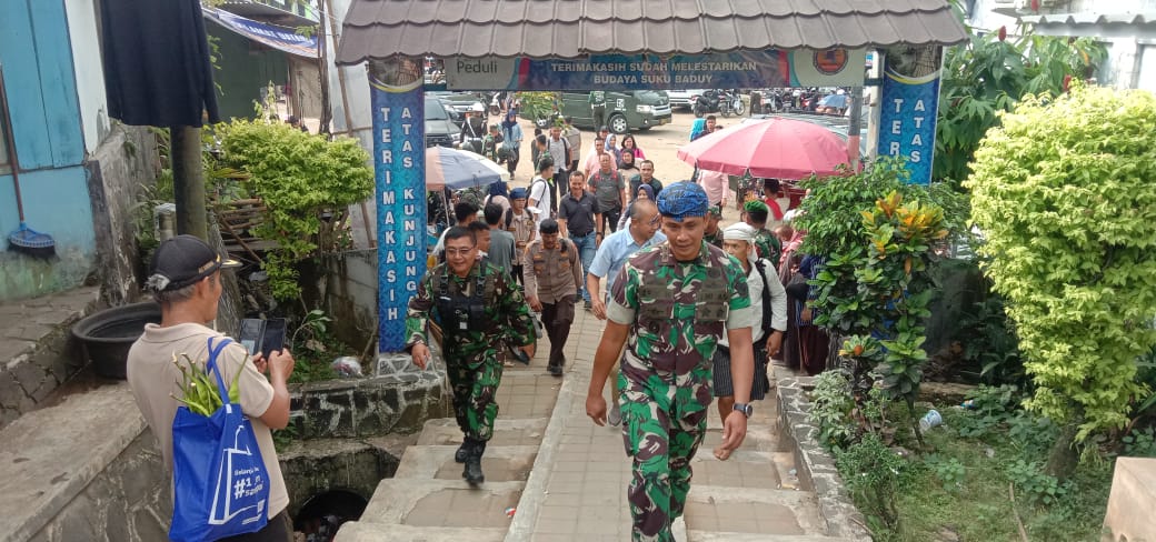 Dankodiklatad TNI-AD Lakukan Kunjungan ke Masyarakat Adat Baduy Di Lebak, Banten.