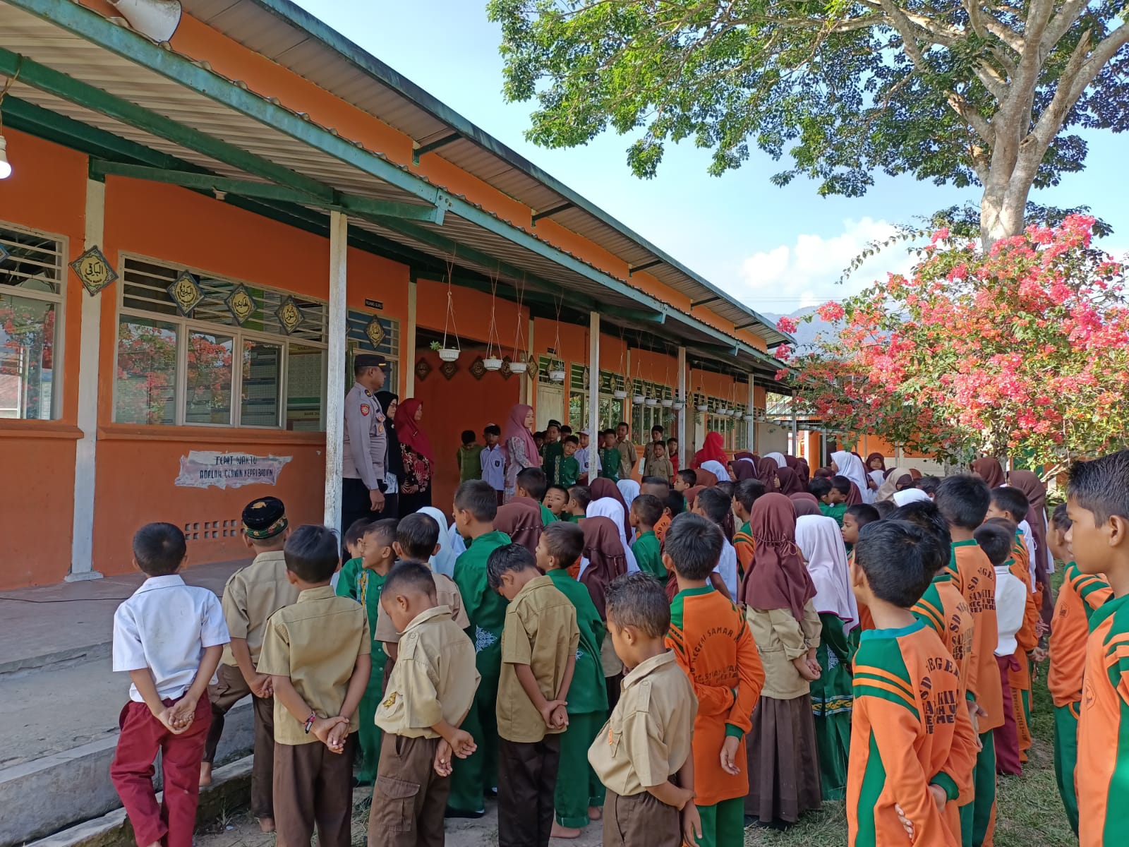 Saweu Sikula, Kapolsek Syiah Utama Memberikan Sosialisasi Kepada Murid Di SD N Samar Kilang