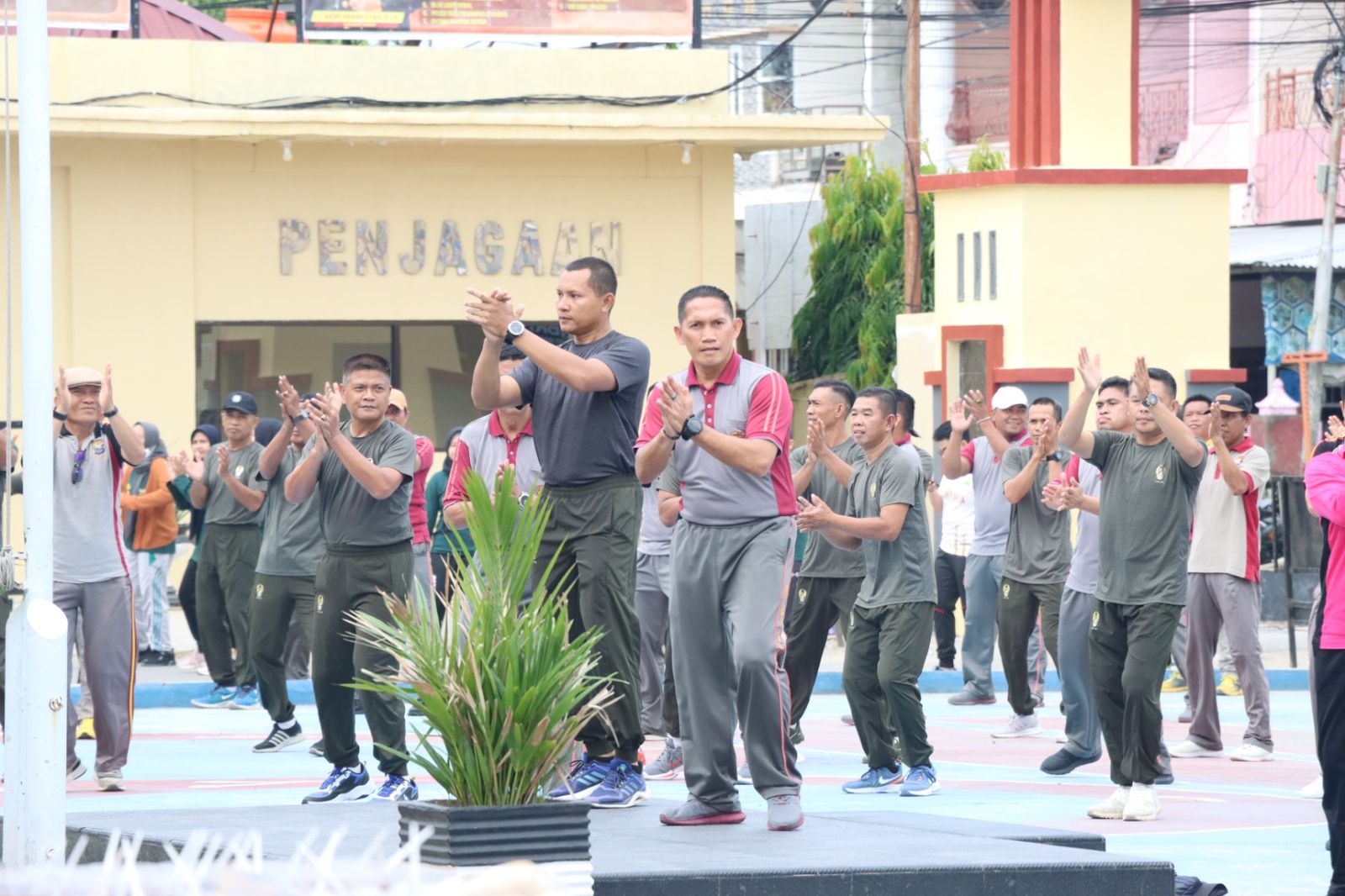 Dalam Rangka HUT Bhayangkara ke-77 Tahun, Polres Sidrap dan Kodim 1420 Gelar Olahraga Bersama