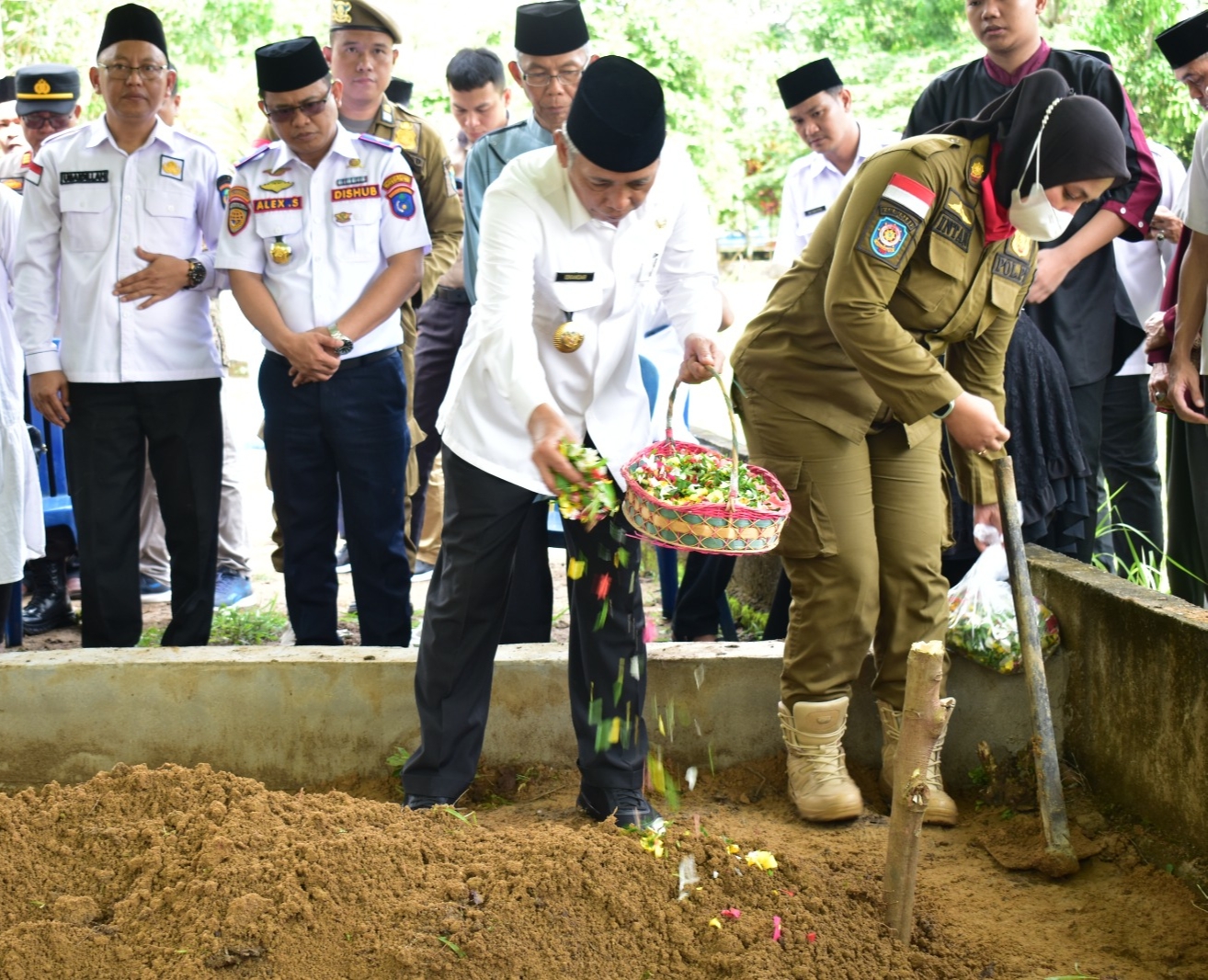 Bupati OKI Lepas Jenazah Abdurrahman ke Peristirahatan Terakhir