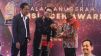 Dinilai Sebagai Penggerak Pembangunan, Pj Bupati Aceh Utara Terima Award dari SMSI