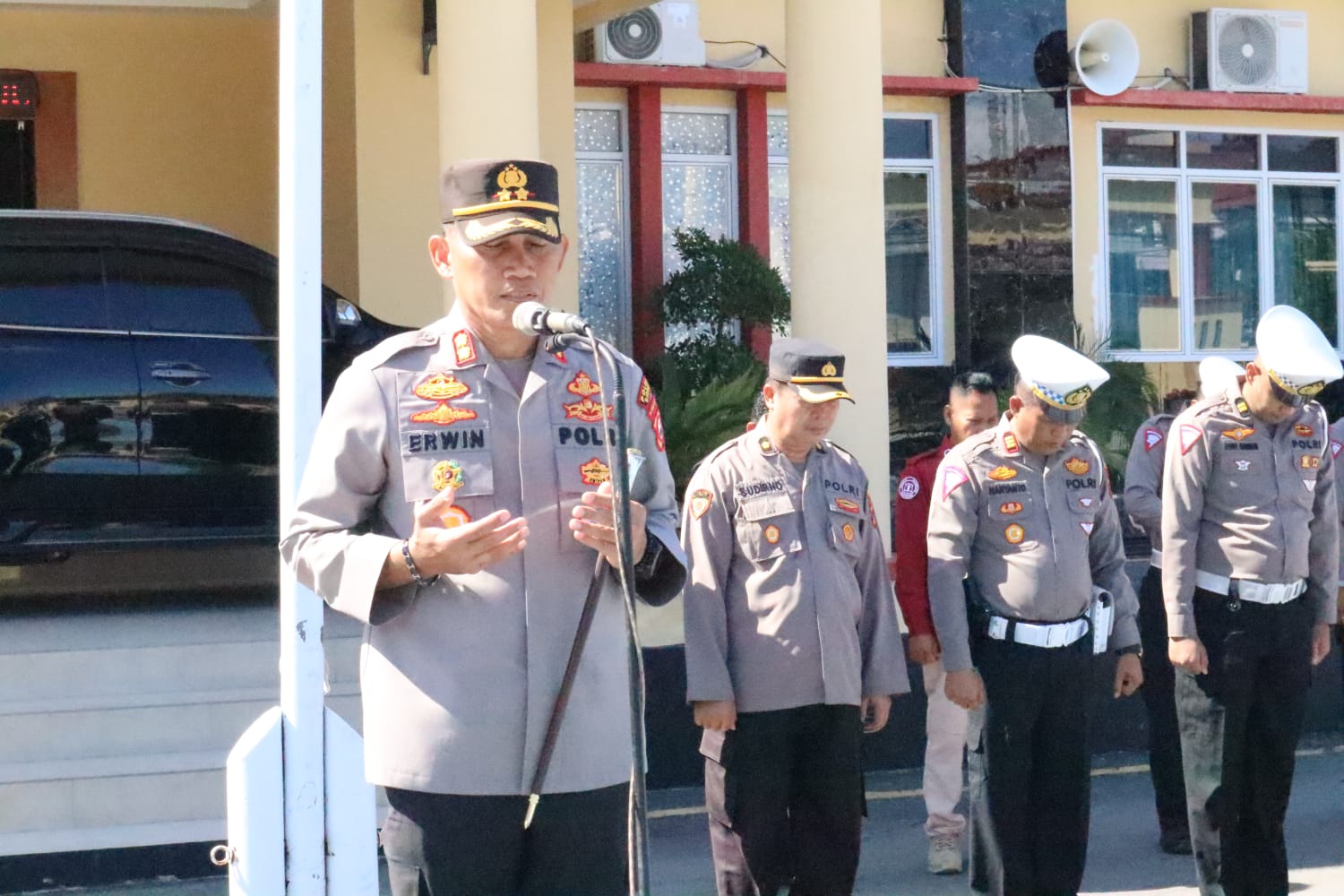 Kapolres Sidrap Resmi Lepas Kontingen Tim Bola Voli Putra dan Putri Untuk Mengikuti Piala Kapolda Cup