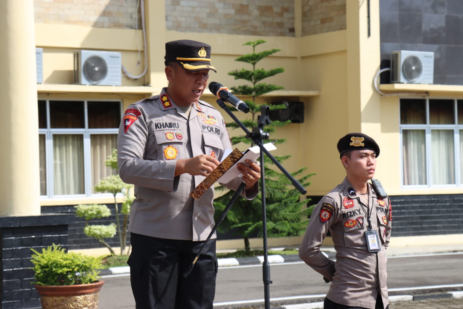 Kapolres AKBP Khariu Nasarudin Pimpin Langsung Apel Penyematan Program Polisi Wilhum Polres PALI