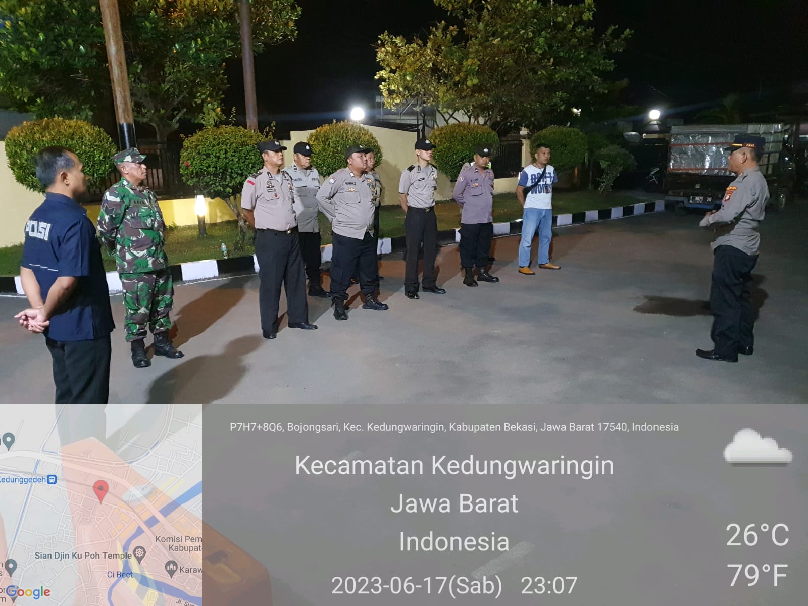 Cegah Kejahatan Jalanan Kepolisian Bersama Koramil 13 Kedungwaringin Gelar Patroli Malam