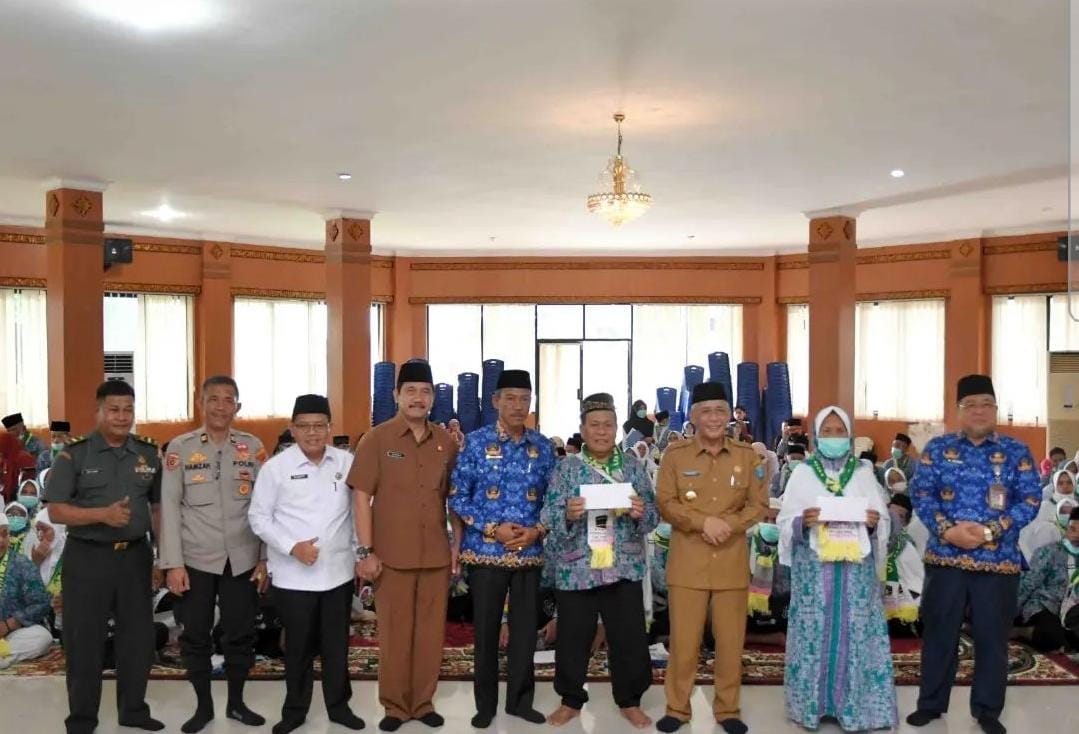 Berangkatkan Ratusan JCH Pesan Bupati OKI: Pelihara Wudhu