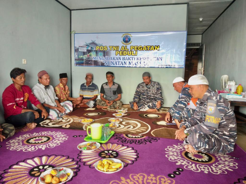 Wujud Kepedulian Kepada Masyarakat Pesisir, Pos TNI AL Pegatan Jajaran Lanal Banjarmasin Gelar Sunatan Gratis