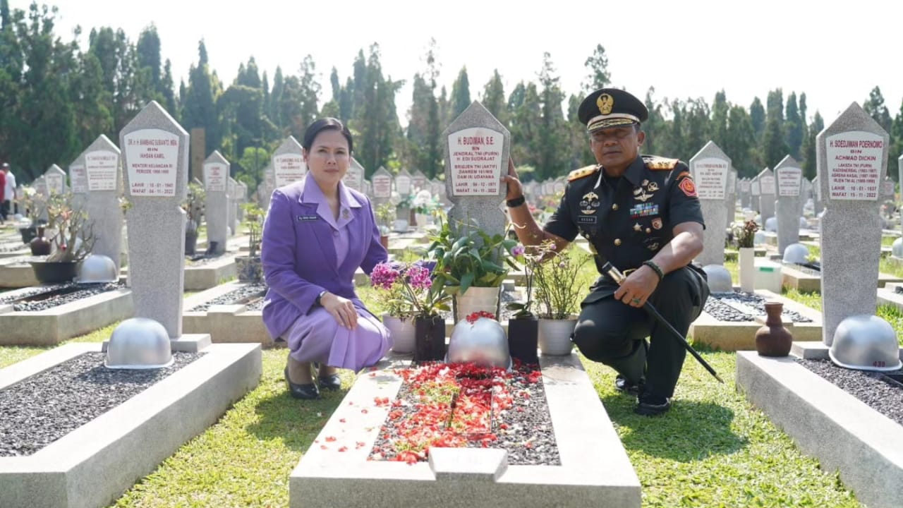 Usai dampingi Kaisar Jepang, Pangdam Jaya sempatkan ziarah ke Makam Leting Akabri 93