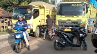 Lagi-Lagi!!!! Mobil Galian Tanah Memakan Korban Pengendara Motor Hingga Tewas