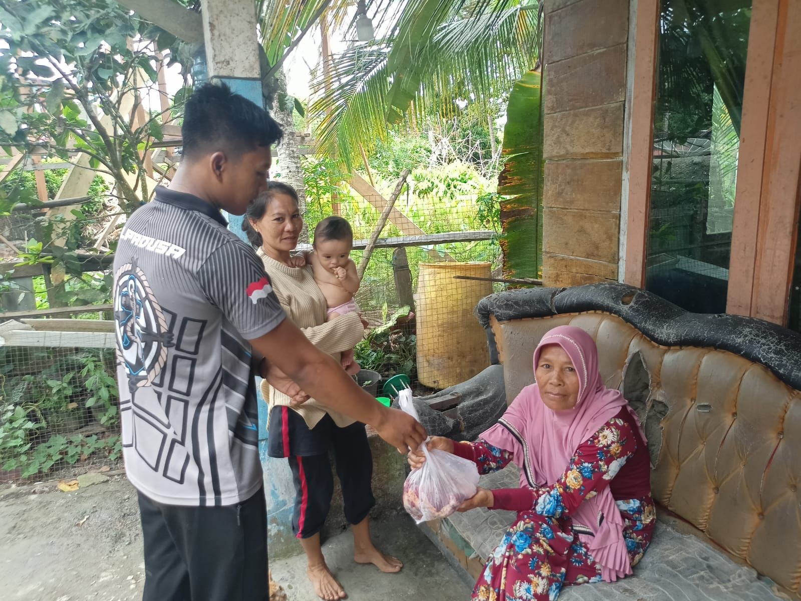 Berbagi Kebahagiaan Di Hari Raya Idul Adha 1444 H, Lanal Simeulue Laksanakan Qurban dan Berbagi Kepada Masyarakat