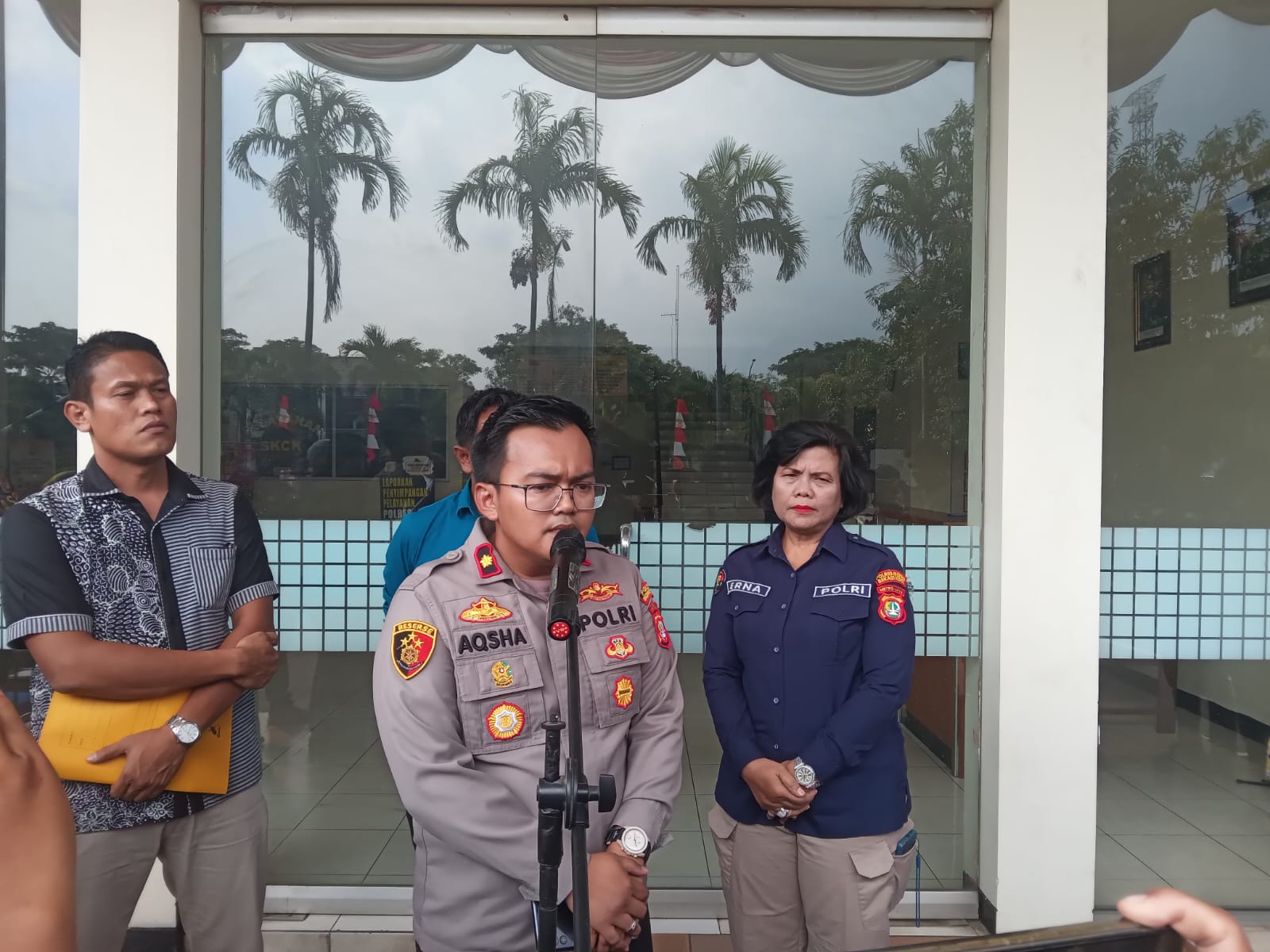 Polsek Medan Satria Gelar Ungkap kasus Pembunuhan Pemilik Warung Sate Solo Mas Wid