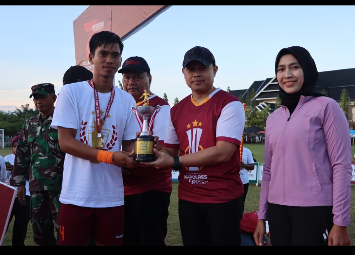 Final Kapolres Luwu Cup III Selesai Digelar, AKBP Arisandi : Selamat Atas Kemenangan Dan Kedewasaan Sikap Kita Semua