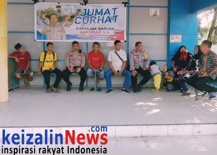 Sambangi Warga di Halte Bus : Giat “Jumat Curhat” bersama Kapolsek Baruga AKP UMAR, S.H di Kota Kendari.