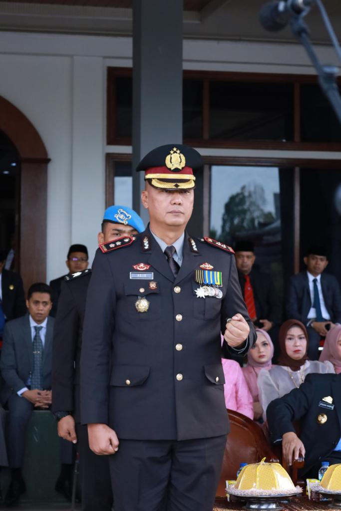 Kapolres Pinrang Jadi Irup Hut Bhayangkara ke-77 Tahun di Halaman Kantor Bupati Pinrang