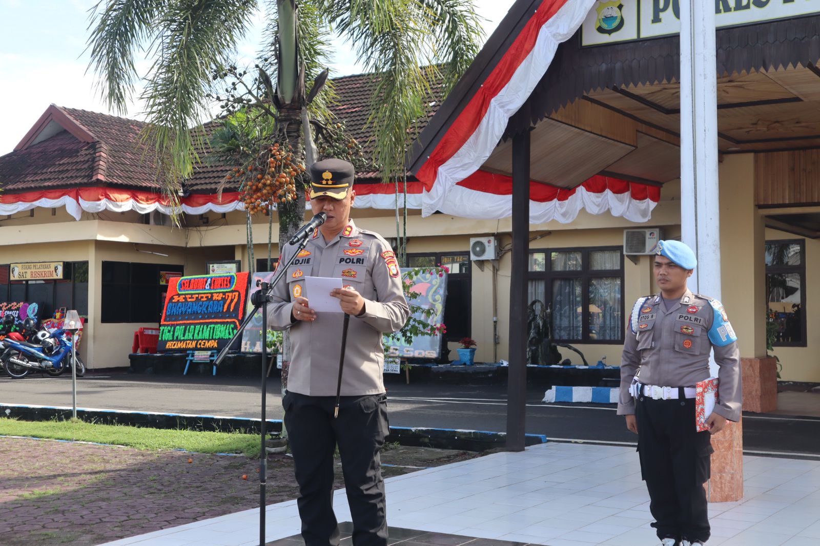 Polres Pinrang Gelar Apel Pergeseran Pasukan Pengamanan Pilkades Serentak Kabupaten Pinrang tahun 2023