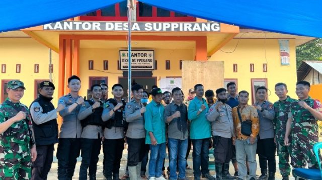 Personil Gabungan Polres Pinrang Amankan Jalannya Pilkades di Desa Sali Sali Lembang