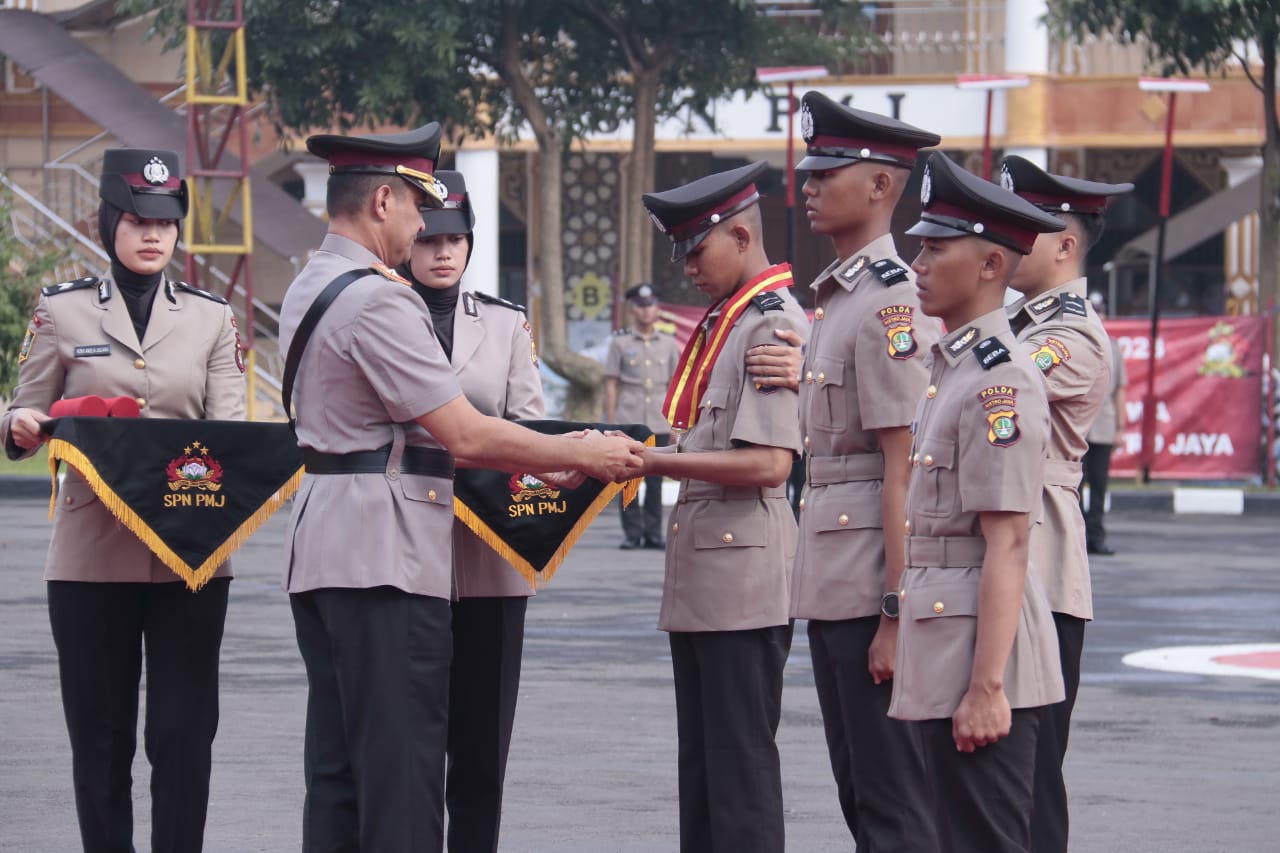 Wakapolda Metro Jaya Pimpin Upacara Pelantikan Bintara Polri Gelombang I Tahun 2023 di SPN Polda Metro Jaya