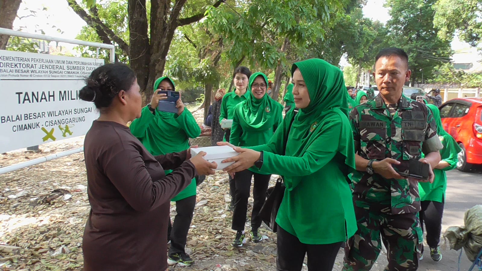 Persit KCK Cab.XXV Dim 0614/Kota Cirebon Gelar Kegiatan Jum’at Berkah