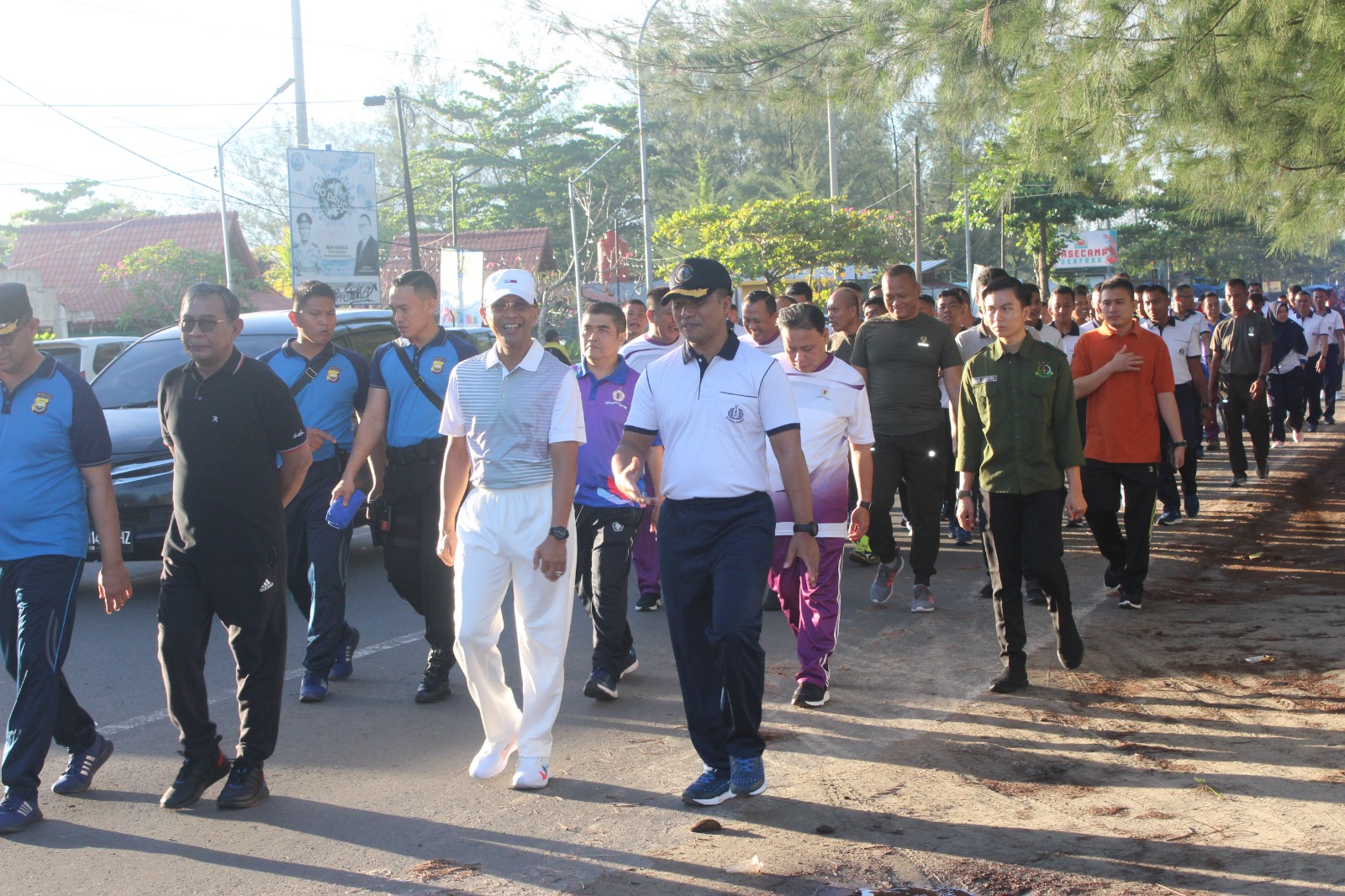 Antusias dan Semangat Peserta SSDN PPSA XXIV Lemhanas RI dan Forkopimda Ikuti Olahraga Bersama Yang Difasilitasi Lanal Bengkulu