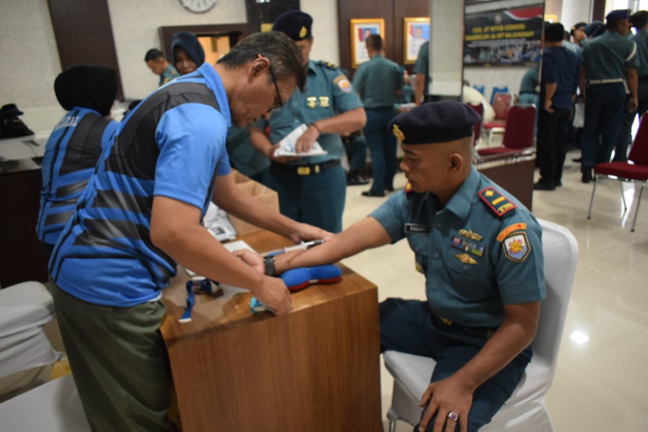 Deteksi Dini Kesehatan, Prajurit dan PNS Lanal Palembang Laksanakan Urikkes