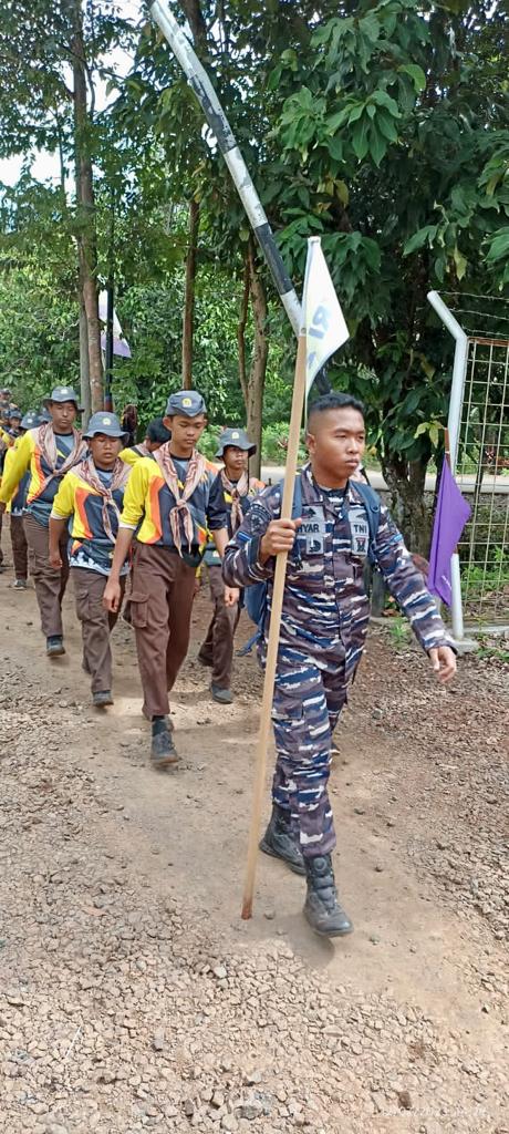 Satu Hari Bersama TNI Polri, Lanal Banjarmasin Bekali Peserta Kemah Bela Negara Nasional Tentang TNI AL