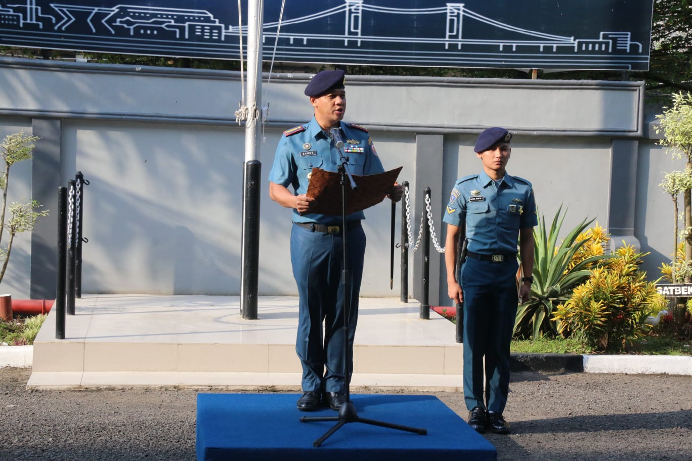 Komandan Lanal Palembang Selaku Irup Pada Upacara Bendera 17-an di Mako Lanal Palembang