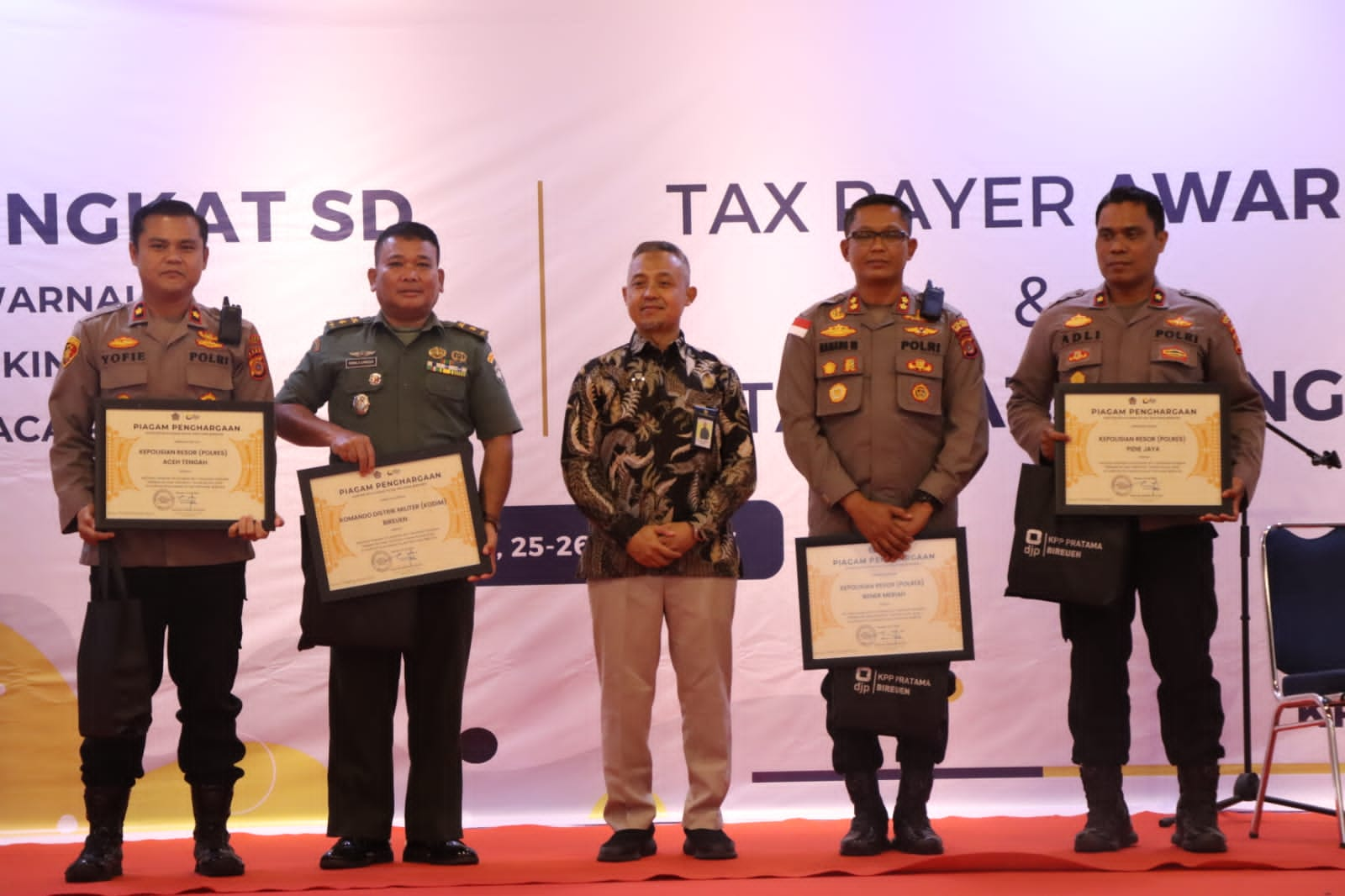 Polres Bener Meriah Terima Penghargaan Tax Payer Award and Tax Gathering Dari KPP Pratama Bireuen