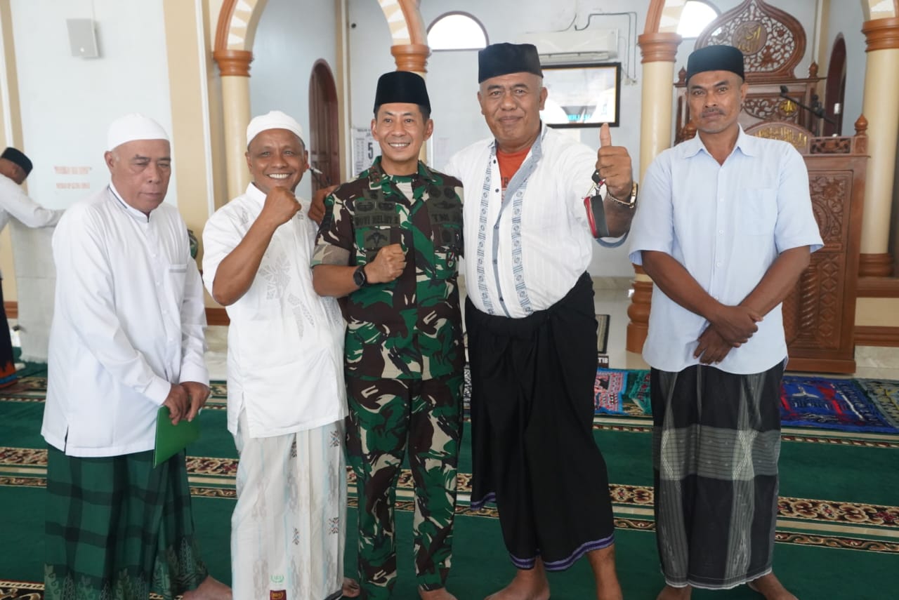 Menuju Ke Kab. Singkil Pangdam IM lakukan Shalat Jum’at Berjamaah di Masjid Sabilul Jannah Blang Muko.