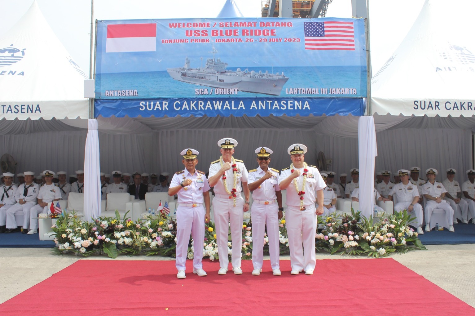 Kaskoarmada RI Sambut Kedatangan Kapal Perang Amerika Serikat USS Blue Ridge (LCC-19)