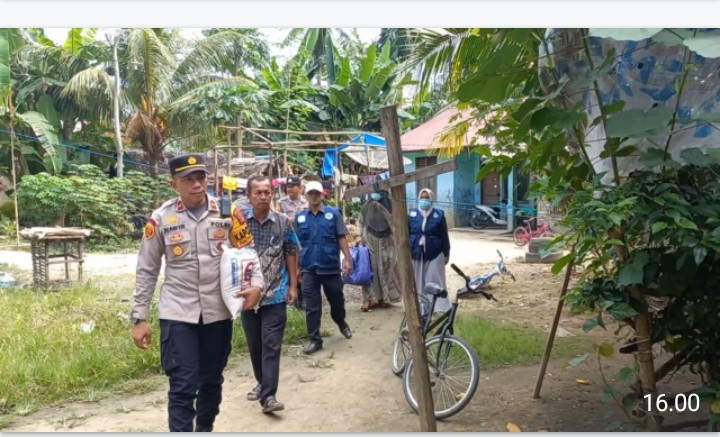 Polri Peduli, Kapolsek Pantee Bidari Sambangi Warga Yang Sakit dan Serahkan Bantuan