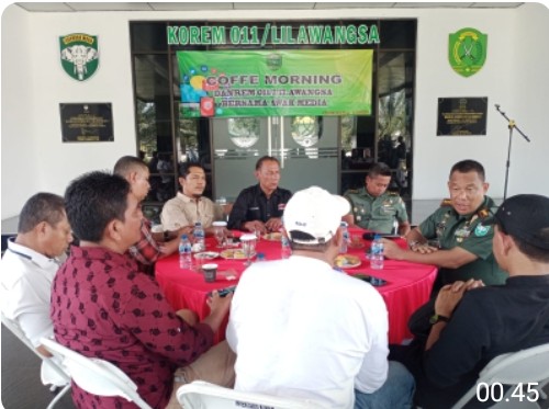 Gelar Coffee Morning dengan Awak Media, Ini Pesan Danrem 011/LW